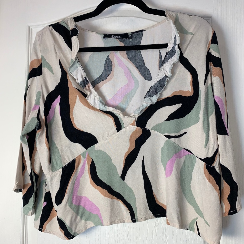 Louve Abstract Print Crop Blouse V-Neck Viscose‎ Made in Quebec L Lightweight